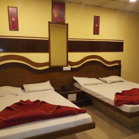 hotel diplomat inn Nuova Delhi Esterno foto