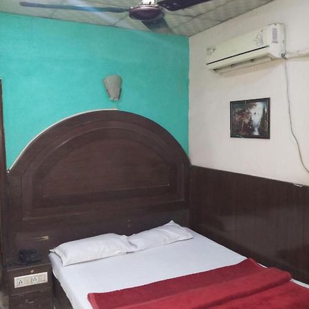 hotel diplomat inn Nuova Delhi Esterno foto