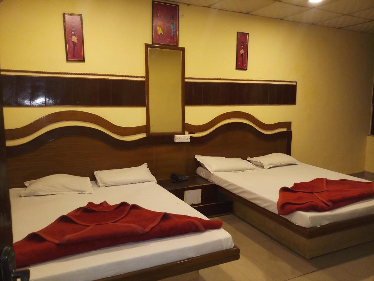 hotel diplomat inn Nuova Delhi Esterno foto