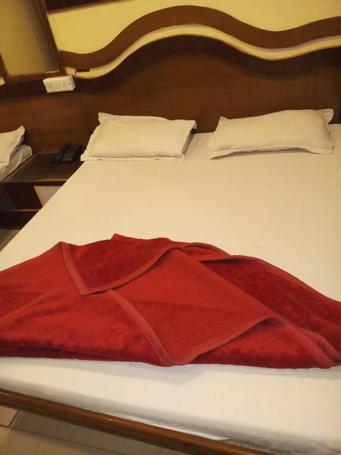 hotel diplomat inn Nuova Delhi Esterno foto