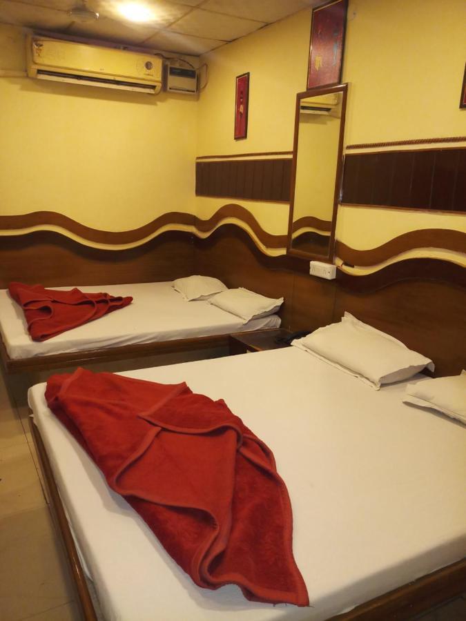 hotel diplomat inn Nuova Delhi Esterno foto